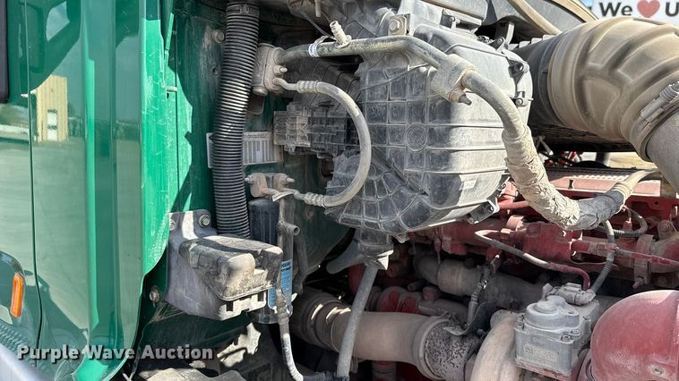 image for item EE3411 2018 Peterbilt 567 semi truck