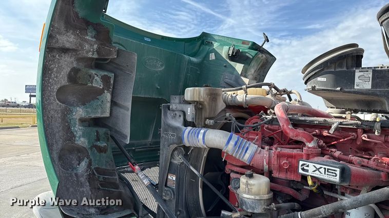 image for item EE3411 2018 Peterbilt 567 semi truck