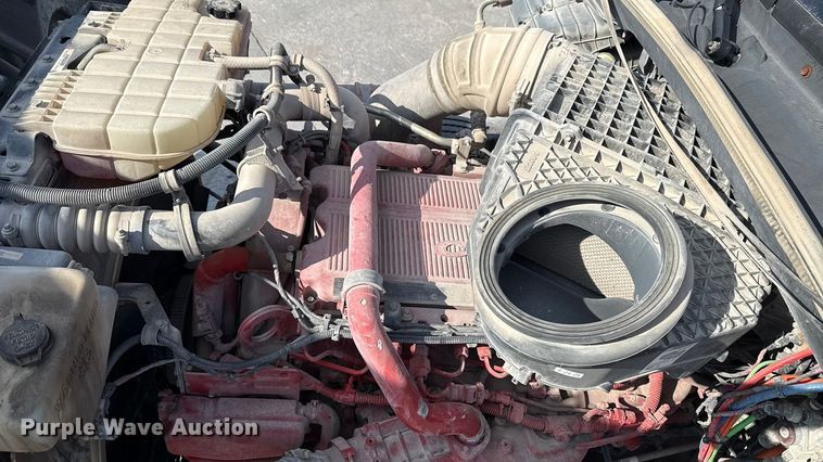 image for item EE3411 2018 Peterbilt 567 semi truck