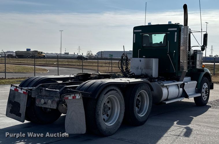 image for item EE3412 2017 Kenworth T800 semi truck