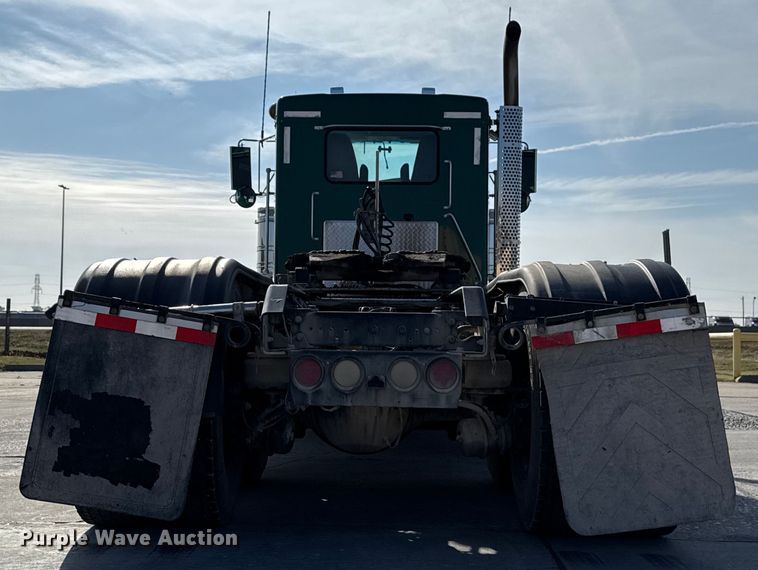 image for item EE3412 2017 Kenworth T800 semi truck