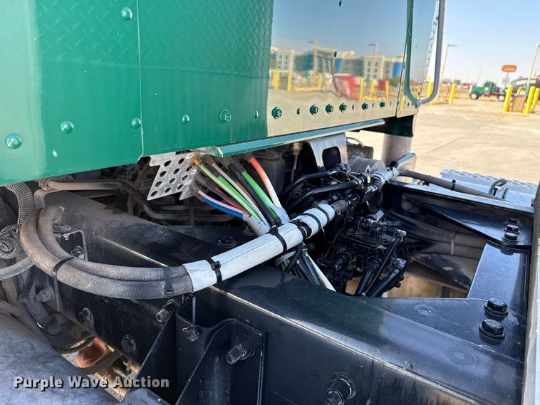 image for item EE3412 2017 Kenworth T800 semi truck