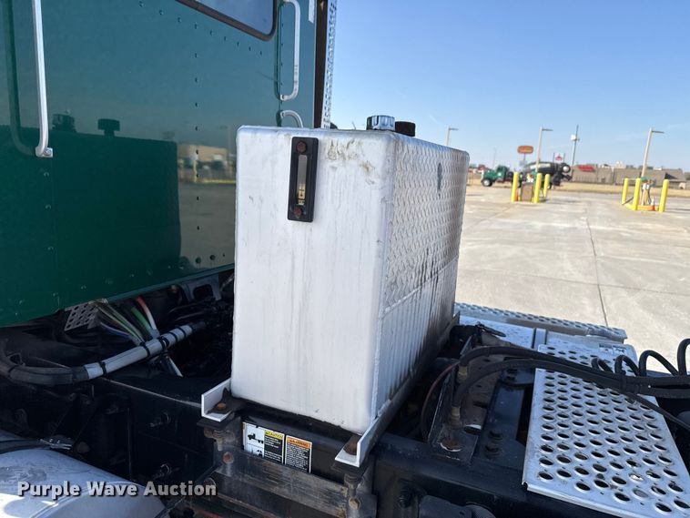 image for item EE3412 2017 Kenworth T800 semi truck