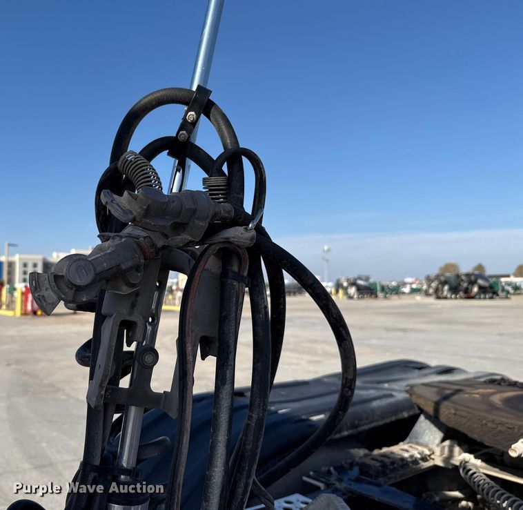 image for item EE3412 2017 Kenworth T800 semi truck