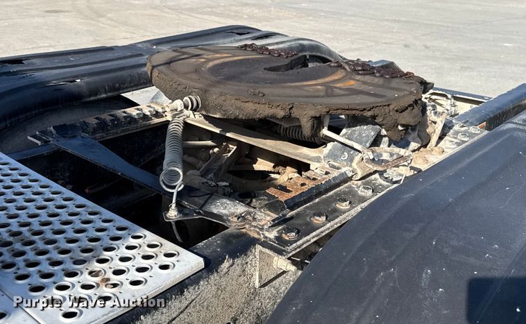 image for item EE3412 2017 Kenworth T800 semi truck