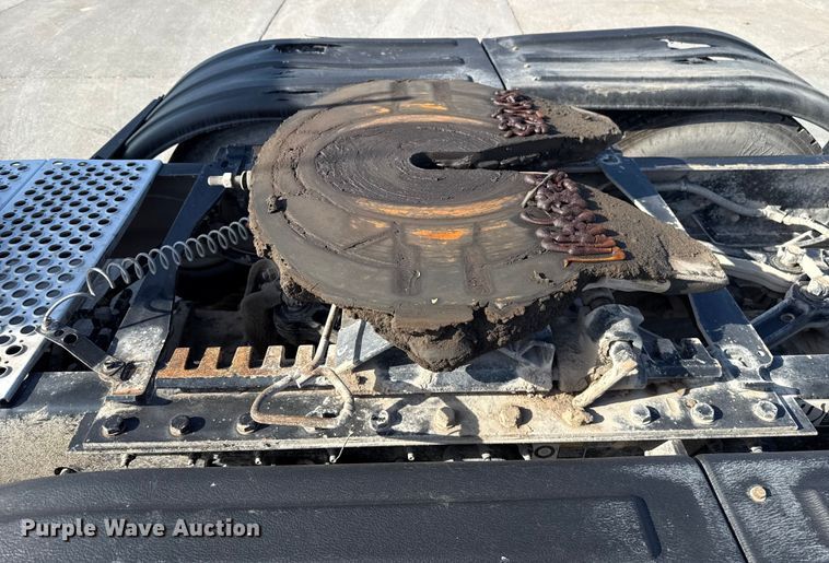 image for item EE3412 2017 Kenworth T800 semi truck