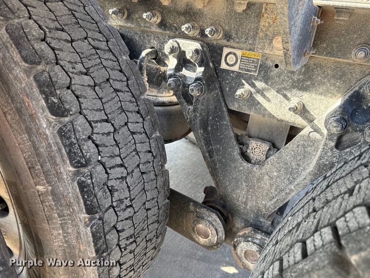 image for item EE3412 2017 Kenworth T800 semi truck