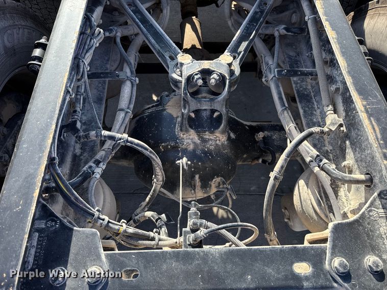 image for item EE3412 2017 Kenworth T800 semi truck