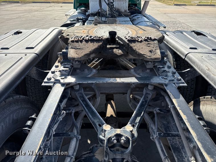 image for item EE3412 2017 Kenworth T800 semi truck