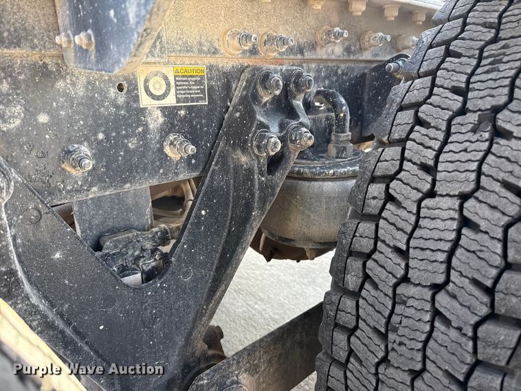 image for item EE3412 2017 Kenworth T800 semi truck