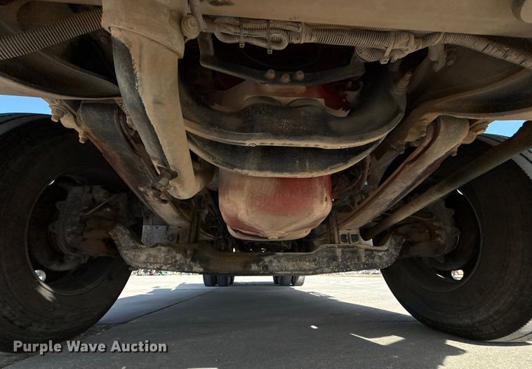 image for item EE3412 2017 Kenworth T800 semi truck