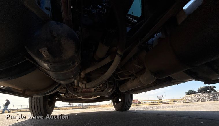 image for item EE3412 2017 Kenworth T800 semi truck