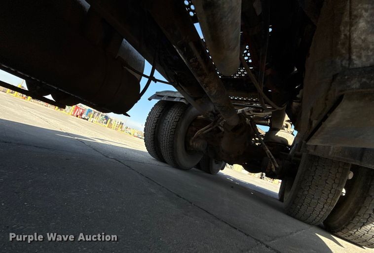 image for item EE3412 2017 Kenworth T800 semi truck