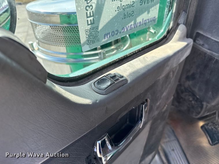 image for item EE3412 2017 Kenworth T800 semi truck