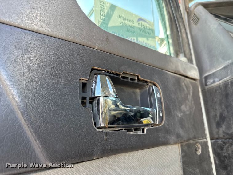 image for item EE3412 2017 Kenworth T800 semi truck