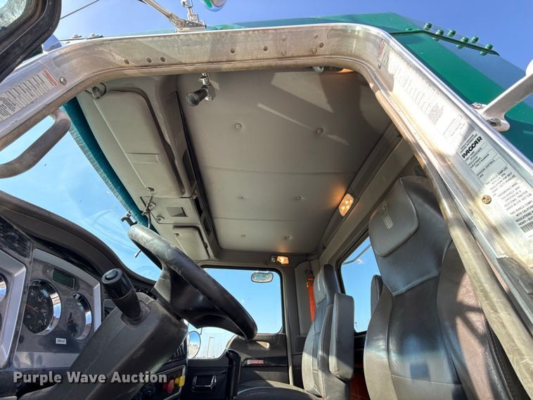 image for item EE3412 2017 Kenworth T800 semi truck