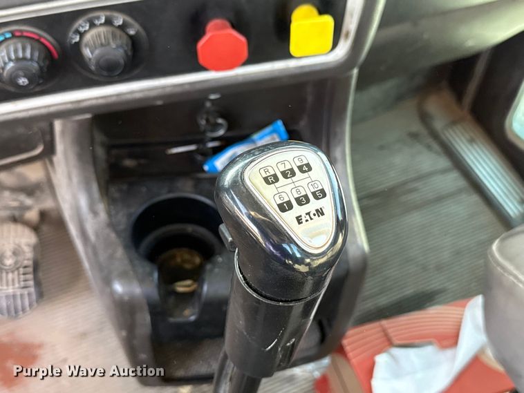 image for item EE3412 2017 Kenworth T800 semi truck