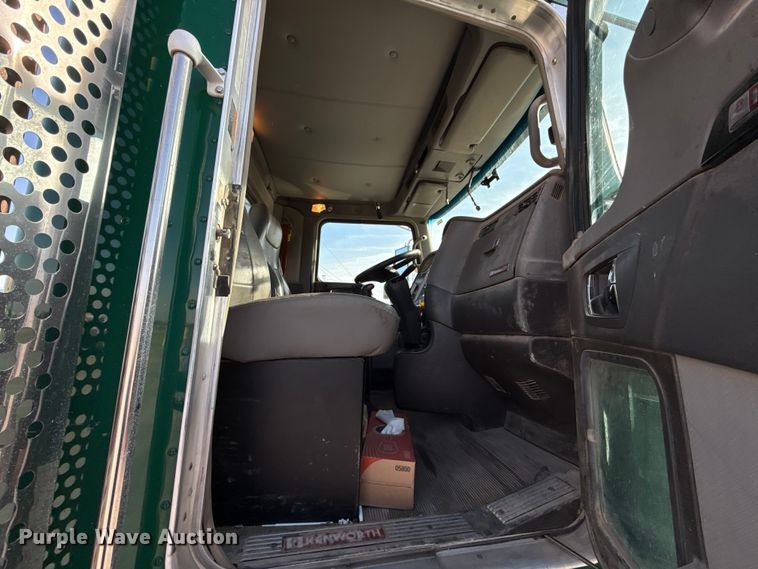 image for item EE3412 2017 Kenworth T800 semi truck