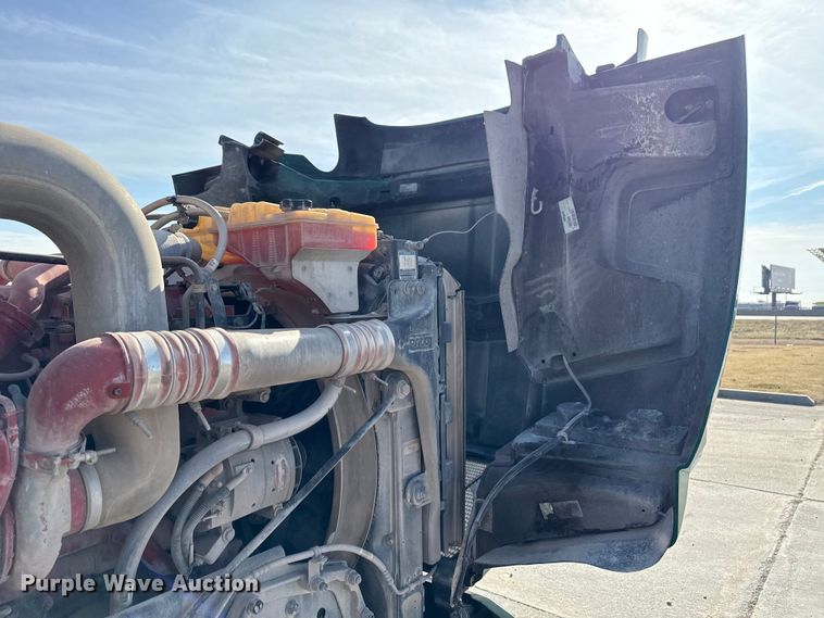 image for item EE3412 2017 Kenworth T800 semi truck