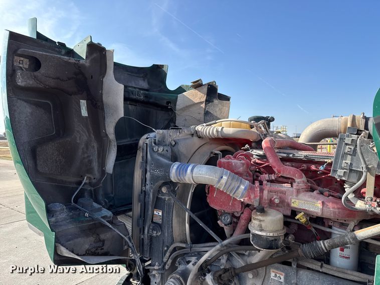 image for item EE3412 2017 Kenworth T800 semi truck