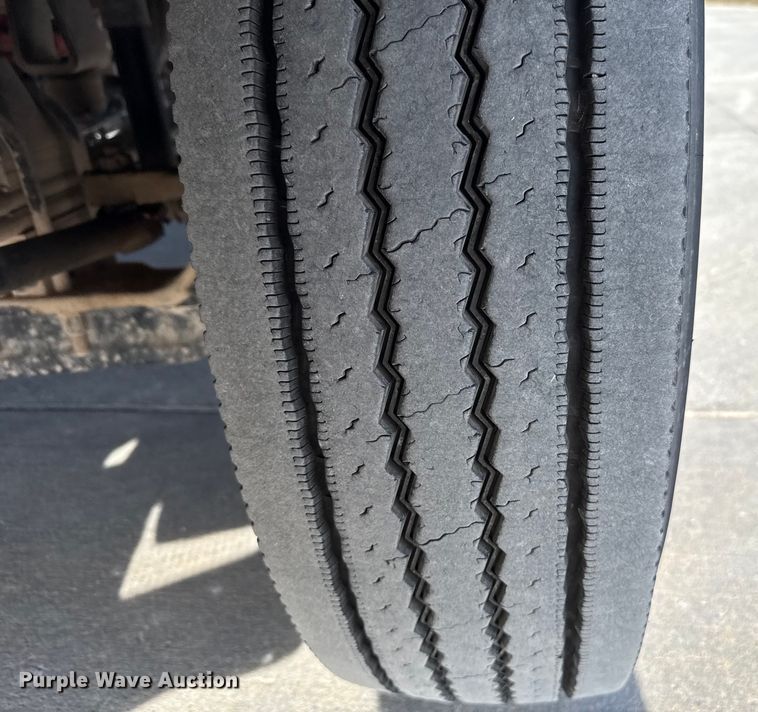 image for item EE3412 2017 Kenworth T800 semi truck