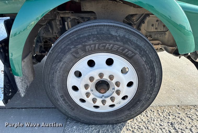 image for item EE3412 2017 Kenworth T800 semi truck