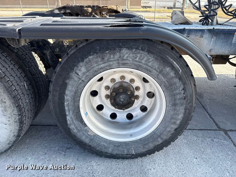 image for item EE3412 2017 Kenworth T800 semi truck