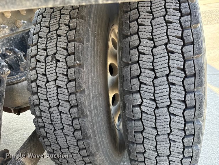 image for item EE3412 2017 Kenworth T800 semi truck