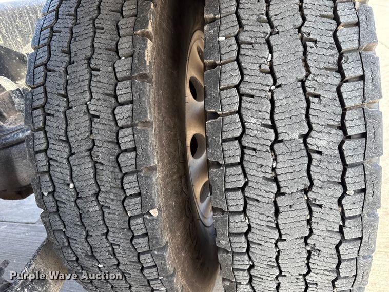 image for item EE3412 2017 Kenworth T800 semi truck