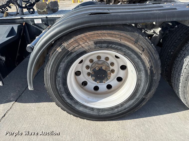 image for item EE3412 2017 Kenworth T800 semi truck