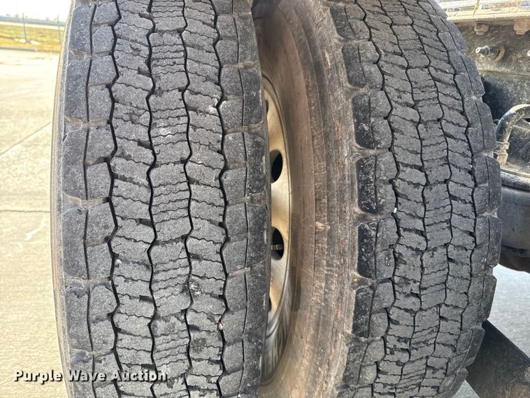 image for item EE3412 2017 Kenworth T800 semi truck