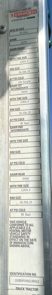 image for item EE3412 2017 Kenworth T800 semi truck