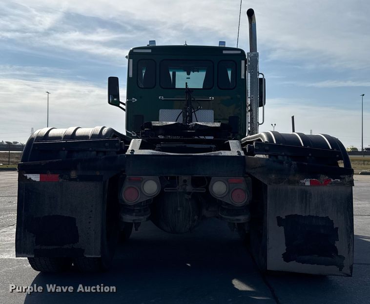 image for item EE3413 2018 Peterbilt 567 semi truck