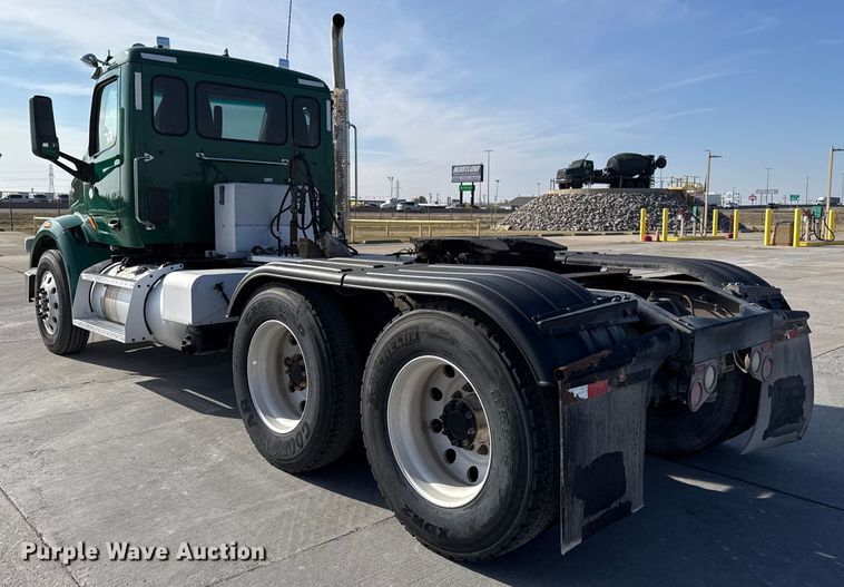 image for item EE3413 2018 Peterbilt 567 semi truck