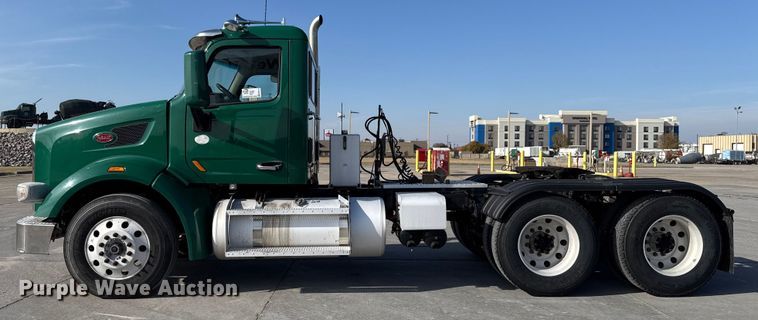 image for item EE3413 2018 Peterbilt 567 semi truck