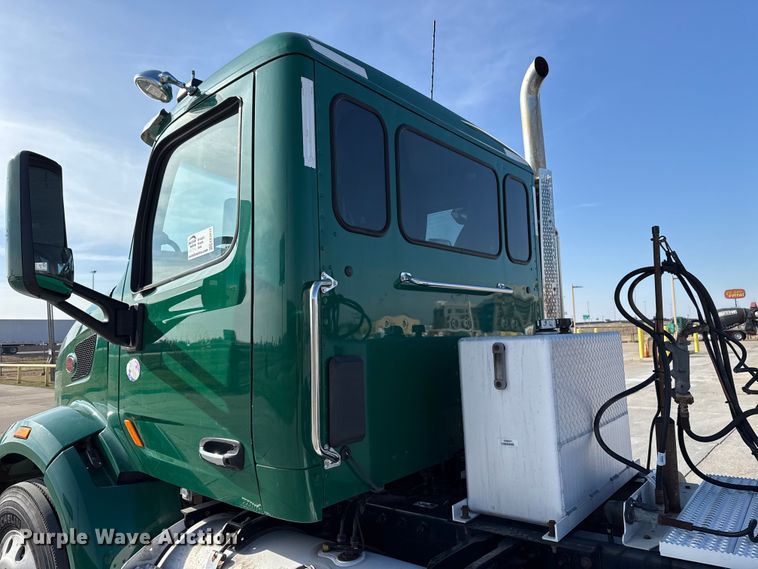 image for item EE3413 2018 Peterbilt 567 semi truck