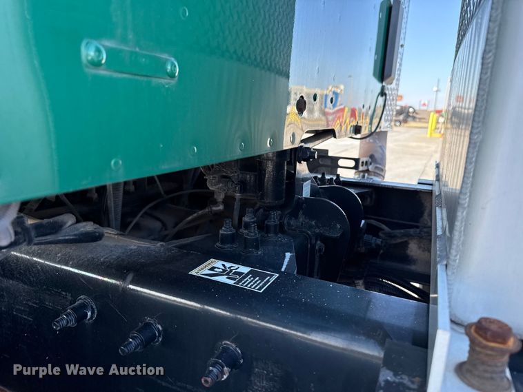 image for item EE3413 2018 Peterbilt 567 semi truck