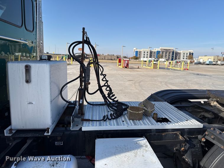 image for item EE3413 2018 Peterbilt 567 semi truck