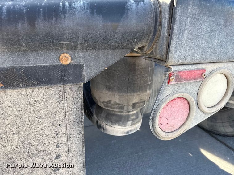 image for item EE3413 2018 Peterbilt 567 semi truck