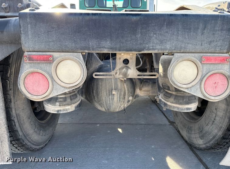 image for item EE3413 2018 Peterbilt 567 semi truck