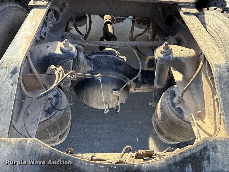 image for item EE3413 2018 Peterbilt 567 semi truck