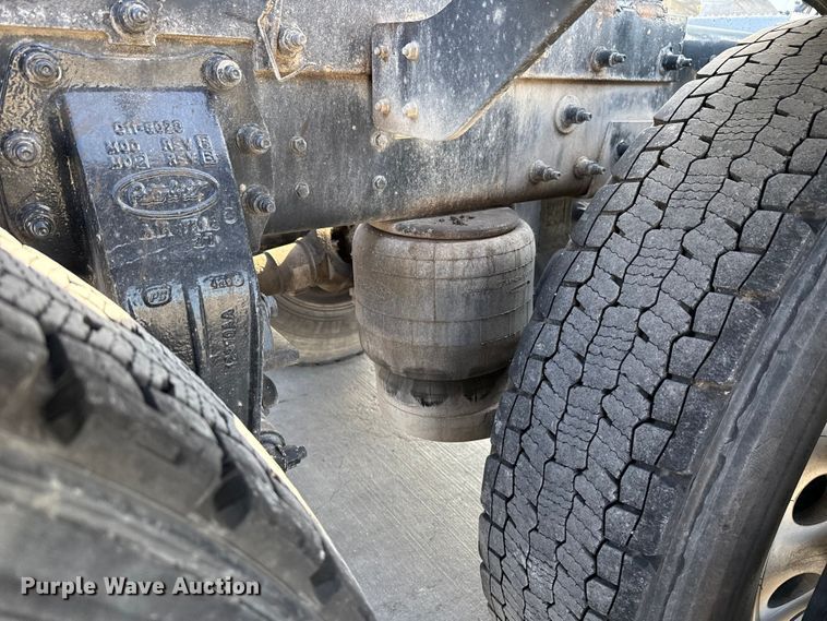 image for item EE3413 2018 Peterbilt 567 semi truck