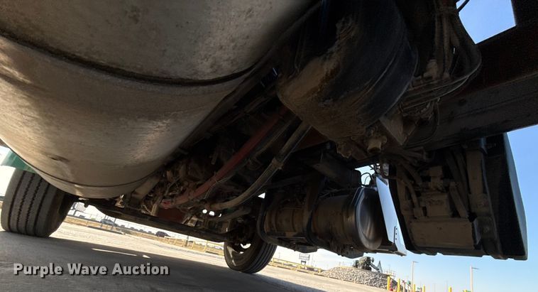 image for item EE3413 2018 Peterbilt 567 semi truck