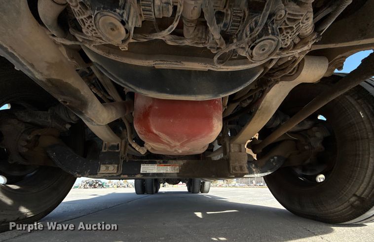 image for item EE3413 2018 Peterbilt 567 semi truck