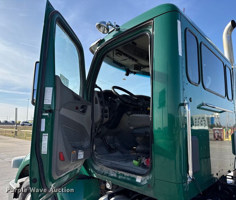 image for item EE3413 2018 Peterbilt 567 semi truck