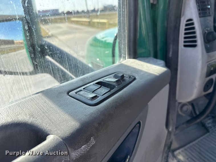 image for item EE3413 2018 Peterbilt 567 semi truck