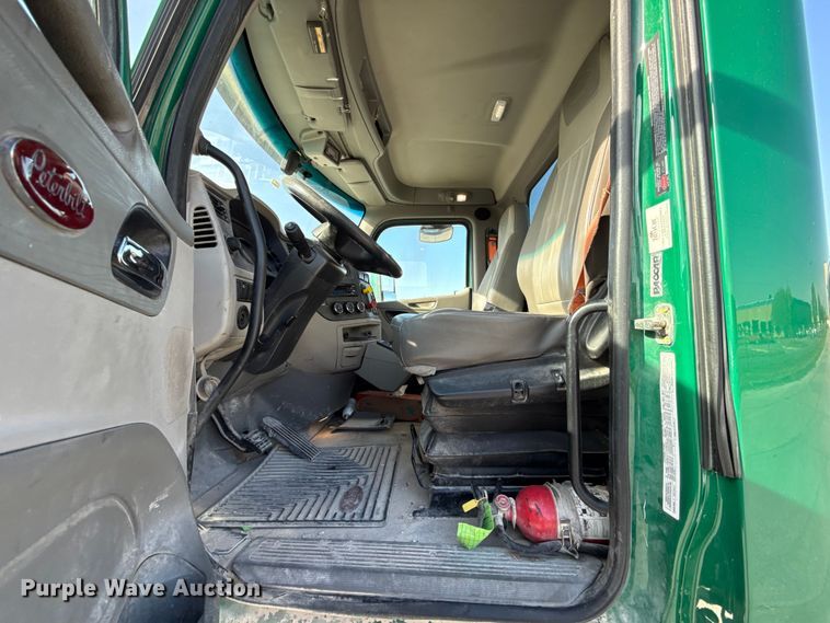 image for item EE3413 2018 Peterbilt 567 semi truck