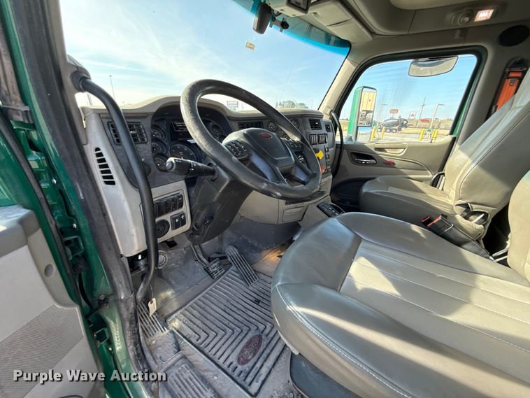 image for item EE3413 2018 Peterbilt 567 semi truck