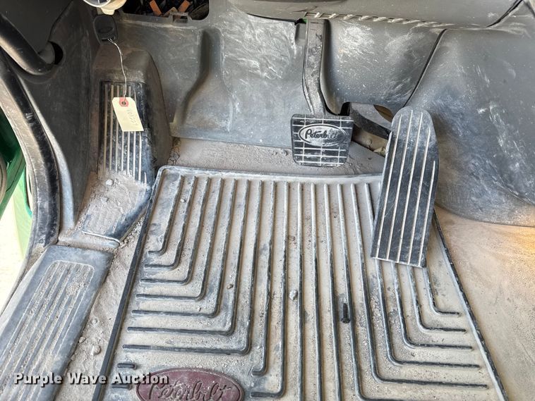 image for item EE3413 2018 Peterbilt 567 semi truck