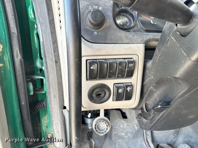 image for item EE3413 2018 Peterbilt 567 semi truck